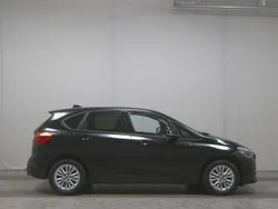 Schwarz Gebraucht 2021 BMW 218 Active Tourer Advantage Van / Kleinbus | 14.480 € (Superpreis)