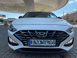 Weiß Gebraucht 2021 Hyundai i30 Trend Limousine | 14.750 € (Guter Preis)