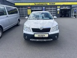Weiß Gebraucht 2012 Skoda Octavia Scout Scout 4x4 Kombi | 7.776 € (Superpreis)