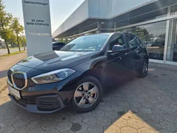Schwarz Gebraucht 2021 BMW 118 Advantage Kleinwagen | 19.990 € (Fairer Preis)