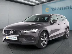 Grau Gebraucht 2023 Volvo V60 CC Kombi | 39.449 € (Fairer Preis)