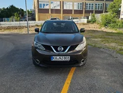 Braun Gebraucht 2016 Nissan Qashqai N-Connecta SUV | 7.999 €