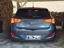 Grau Gebraucht 2016 Hyundai i30 Passion Limousine | 9.500 € (Fairer Preis)
