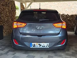 Grau Gebraucht 2016 Hyundai i30 Passion Limousine | 9.850 € (Fairer Preis)