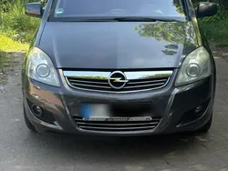 Grau Gebraucht 2010 Opel Zafira Van / Kleinbus | 4.799 €