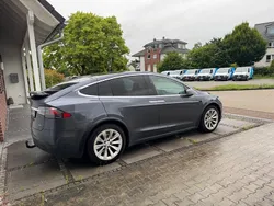 Grau Gebraucht 2018 Tesla Model X SUV | 29.900 €