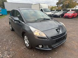 Grau Gebraucht 2012 Peugeot 5008 Family Van / Kleinbus | 3.499 € (Fairer Preis)
