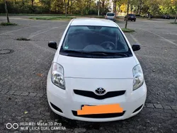 Weiß Gebraucht 2011 Toyota Yaris Kleinwagen | 3.700 € (Etwas zu teuer)