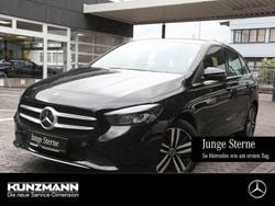 Nachtschwarz Gebraucht 2022 Mercedes B250e Style Van / Kleinbus | 25.380 € (Guter Preis)