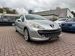 Grau Gebraucht 2007 Peugeot 207 CC Sport Cabrio | 3.990 € (Etwas zu teuer)
