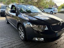 Grau Gebraucht 2010 Skoda Superb Kombi | 5.999 € (Guter Preis)