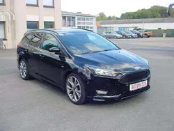 Iridiumschwarz metallic Gebraucht 2018 Ford Focus ST-Line Kombi | 14.900 € (Etwas zu teuer)