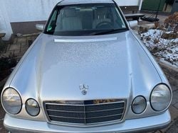 Silber Gebraucht 1998 Mercedes E240 Classic Limousine | 2.800 € (Fairer Preis)