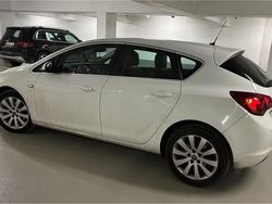 Weiß Gebraucht 2012 Opel Astra Kleinwagen | 6.100 € (Etwas zu teuer)