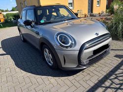 Grau Gebraucht 2024 Mini Cooper Essential Kleinwagen | 22.750 € (Superpreis)
