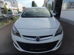 Weiß Gebraucht 2012 Opel Astra Selection Limousine | 4.999 € (Fairer Preis)