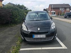 Schwarz Gebraucht 2011 Renault Scénic III Van / Kleinbus | 5.200 € (Fairer Preis)