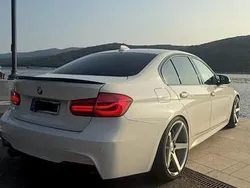 Weiß Gebraucht 2016 BMW 330 Performance Limousine | 22.349 €