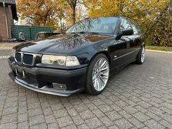 Schwarz Gebraucht 1995 BMW 328 Kombi | 6.999 €