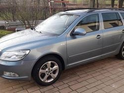Blau Gebraucht 2012 Skoda Octavia Family Kombi | 7.990 € (Etwas zu teuer)