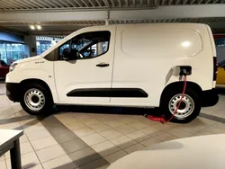 Ice white (weiß) Gebraucht 2023 Toyota Proace City Van | 24.970 € (Superpreis)