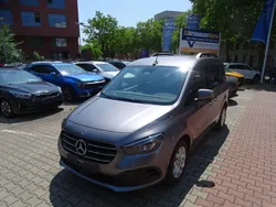 Grau Gebraucht 2024 Mercedes T180 Progressive Van / Kleinbus | 29.900 € (Etwas zu teuer)