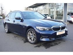 Blau Gebraucht 2022 BMW 320e Sport Line Kombi | 27.770 € (Guter Preis)