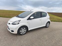 Weiß Gebraucht 2011 Toyota Aygo Cool Kleinwagen | 2.499 € (Fairer Preis)
