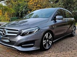 Grau Gebraucht 2015 Mercedes B180 Urban Van / Kleinbus | 11.750 € (Guter Preis)