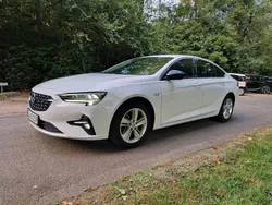 Weiß Gebraucht 2021 Opel Insignia Business Limousine | 16.900 € (Fairer Preis)