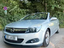 Grau Gebraucht 2007 Opel Astra Cabriolet Cabrio | 3.200 € (Fairer Preis)