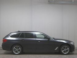 Grau Gebraucht 2020 BMW 520 Performance Kombi | 21.480 € (Superpreis)