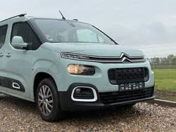 Grau Gebraucht 2019 Citroën Berlingo Feel Van / Kleinbus | 21.990 € (Etwas zu teuer)