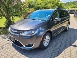 Grau Gebraucht 2017 Chrysler Pacifica SUV | 17.900 € (Fairer Preis)
