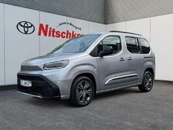 Grau Gebraucht 2024 Toyota Verso Lounge Van / Kleinbus | 37.690 €