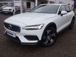 Ice white Gebraucht 2022 Volvo V60 CC Pro Kombi | 25.990 € (Fairer Preis)