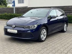 Blau Gebraucht 2022 VW Golf VIII Life Kombi | 16.490 € (Fairer Preis)