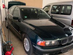 Grün Gebraucht 1998 BMW 525 Limousine | 3.400 €