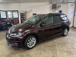Rot Gebraucht 2018 VW Touran Comfortline Van / Kleinbus | 17.900 € (Guter Preis)