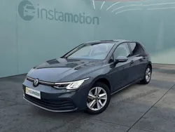 Grau Gebraucht 2024 VW Golf VIII Life Limousine | 23.690 € (Fairer Preis)