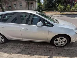 Silber Gebraucht 2011 Opel Astra Innovation Limousine | 5.249 € (Guter Preis)