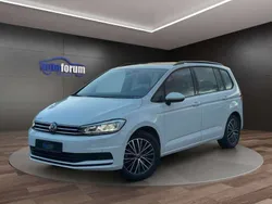 Weiß Gebraucht 2023 VW Touran Van / Kleinbus | 30.990 € (Fairer Preis)