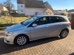 Silber Gebraucht 2013 Mercedes 180 Limousine | 9.900 €