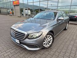 Grau Gebraucht 2016 Mercedes E220 Exclusive Limousine | 13.690 € (Fairer Preis)