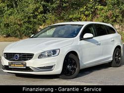 Weiß Gebraucht 2014 Volvo V60 Summum Kombi | 14.490 € (Fairer Preis)