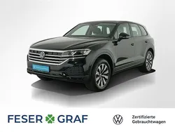 Grenadillschwarz metallic Gebraucht 2024 VW Touareg Basis SUV | 53.940 € (Fairer Preis)