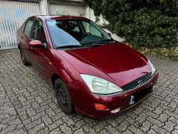 Rot Gebraucht 1999 Ford Focus Limousine | 995 € (Guter Preis)