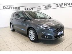 Grau Gebraucht 2017 Ford S-MAX Titanium Van / Kleinbus | 16.850 € (Etwas zu teuer)