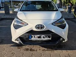 Weiß Gebraucht 2019 Toyota Aygo Team Kleinwagen | 7.450 € (Guter Preis)