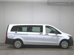 Weiss Gebraucht 2023 Mercedes Vito Van / Kleinbus | 32.780 € (Fairer Preis)
